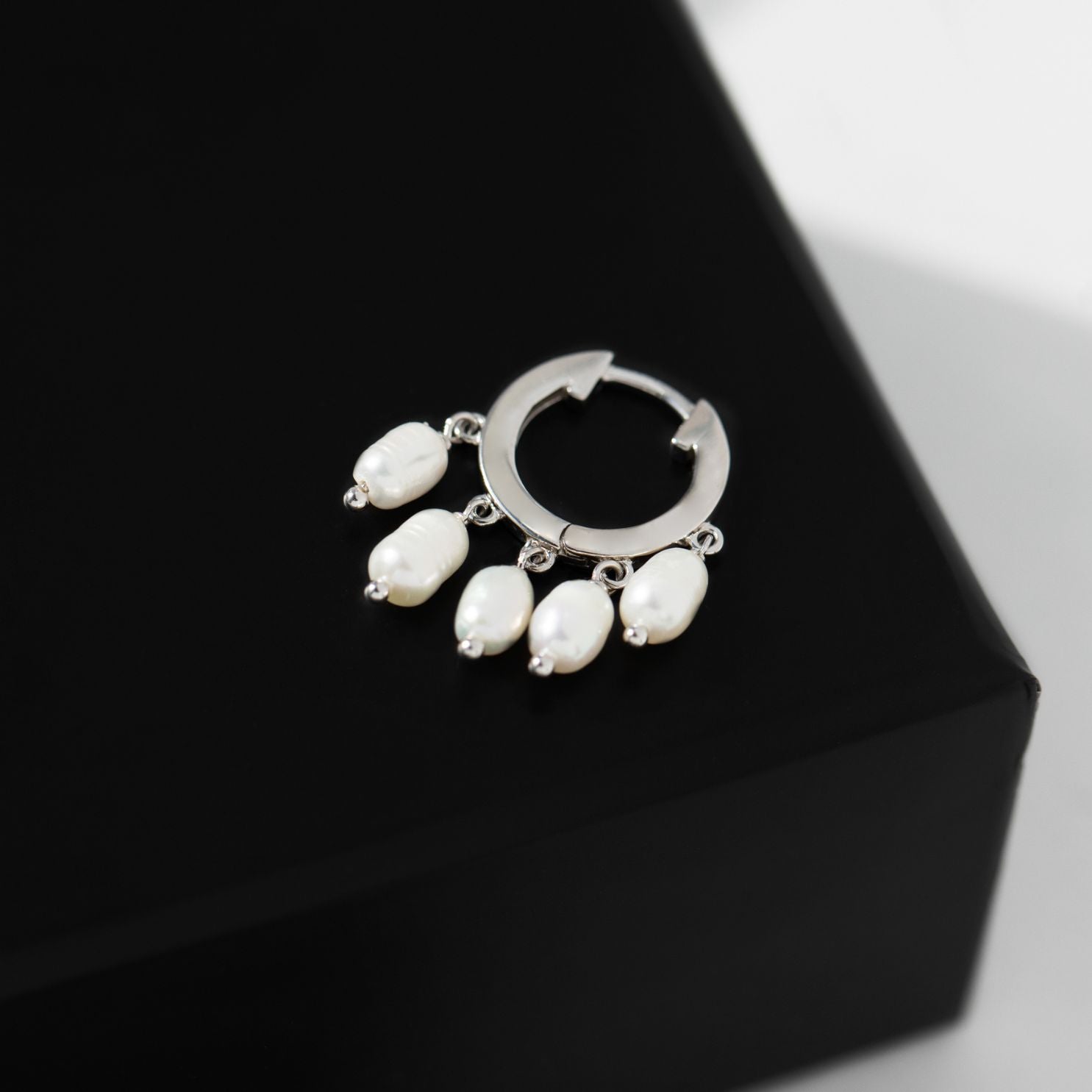 Hera white gold hoop freshwater pearl single earring - Helix & Conch