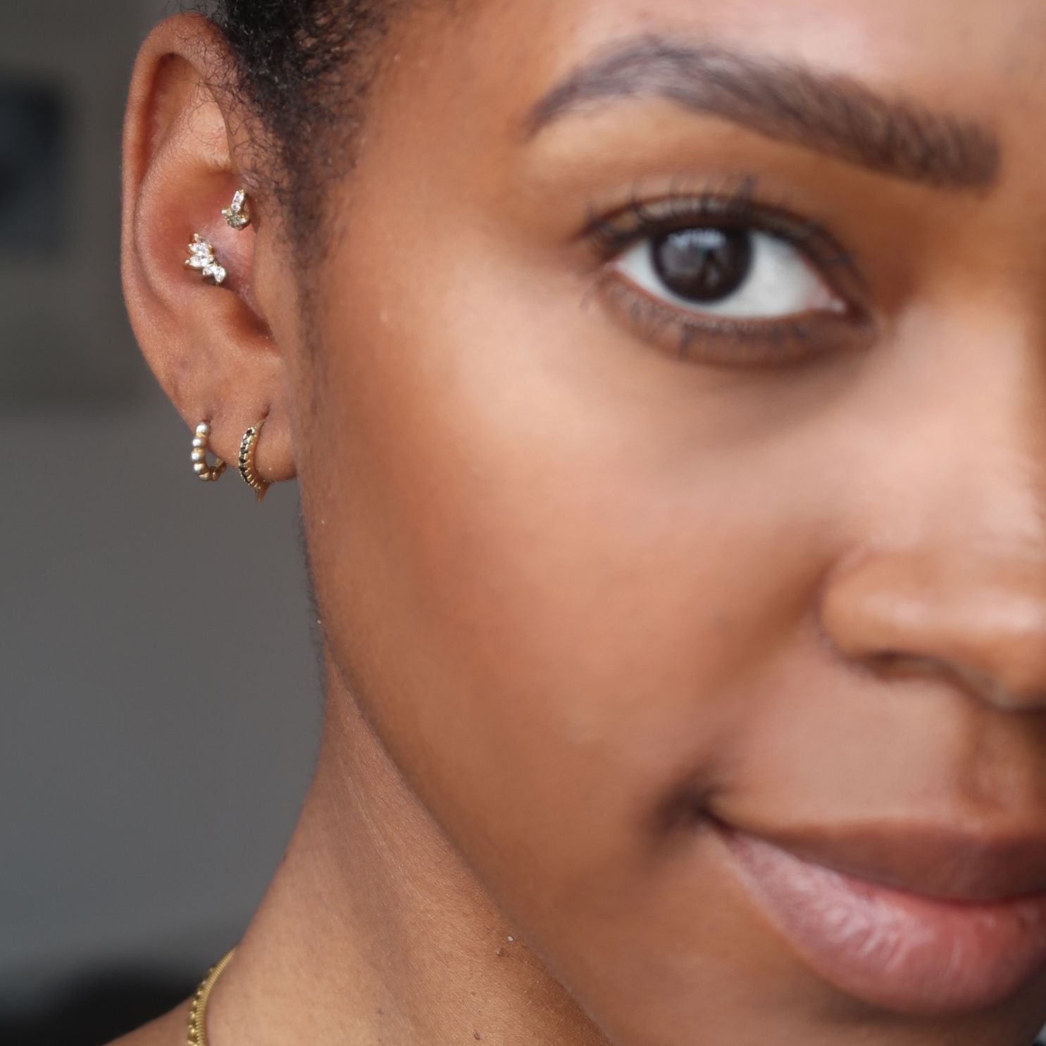 Couronne 14k solid white gold internally threaded crescent 5 crystal labret stud single earring - Helix & Conch