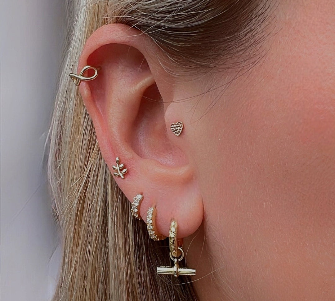 Cherie 9k solid yellow gold hammered heart internally threaded single labret stud - Helix & Conch