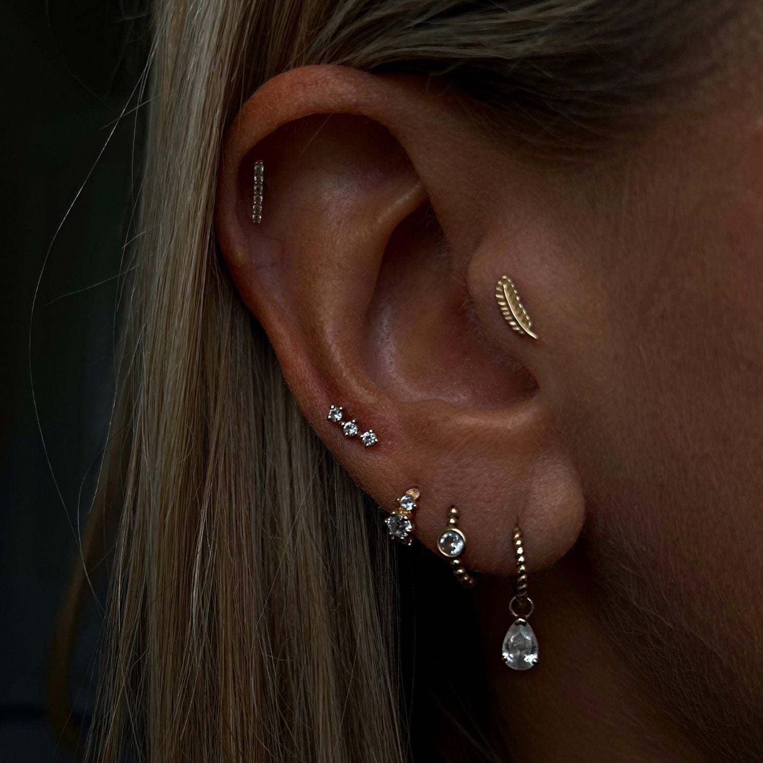 Constellation 9k solid yellow gold internally threaded tri stone single labret stud - Helix & Conch