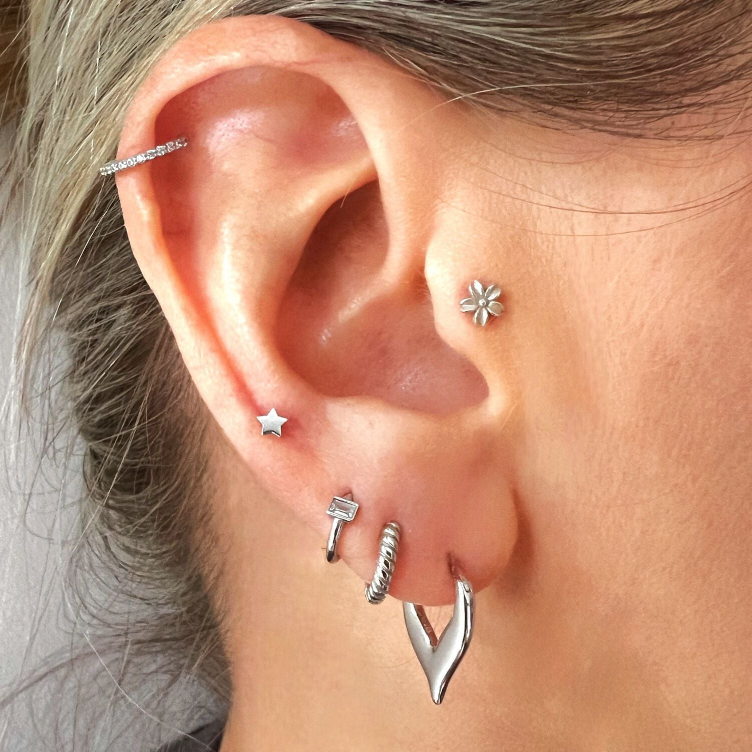 Rizo medium 9k solid white gold pavé eternity single hinged earring - Helix & Conch