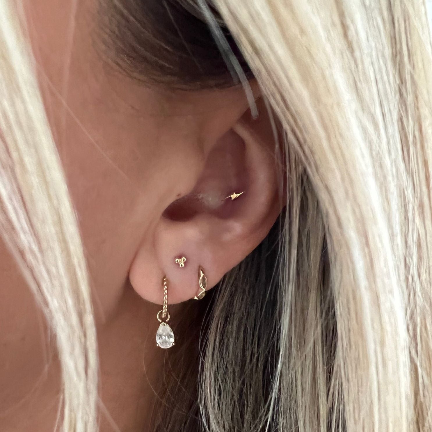 Pera 9k single solid yellow gold pear shaped charm for hinged segment earring - Helix & Conch