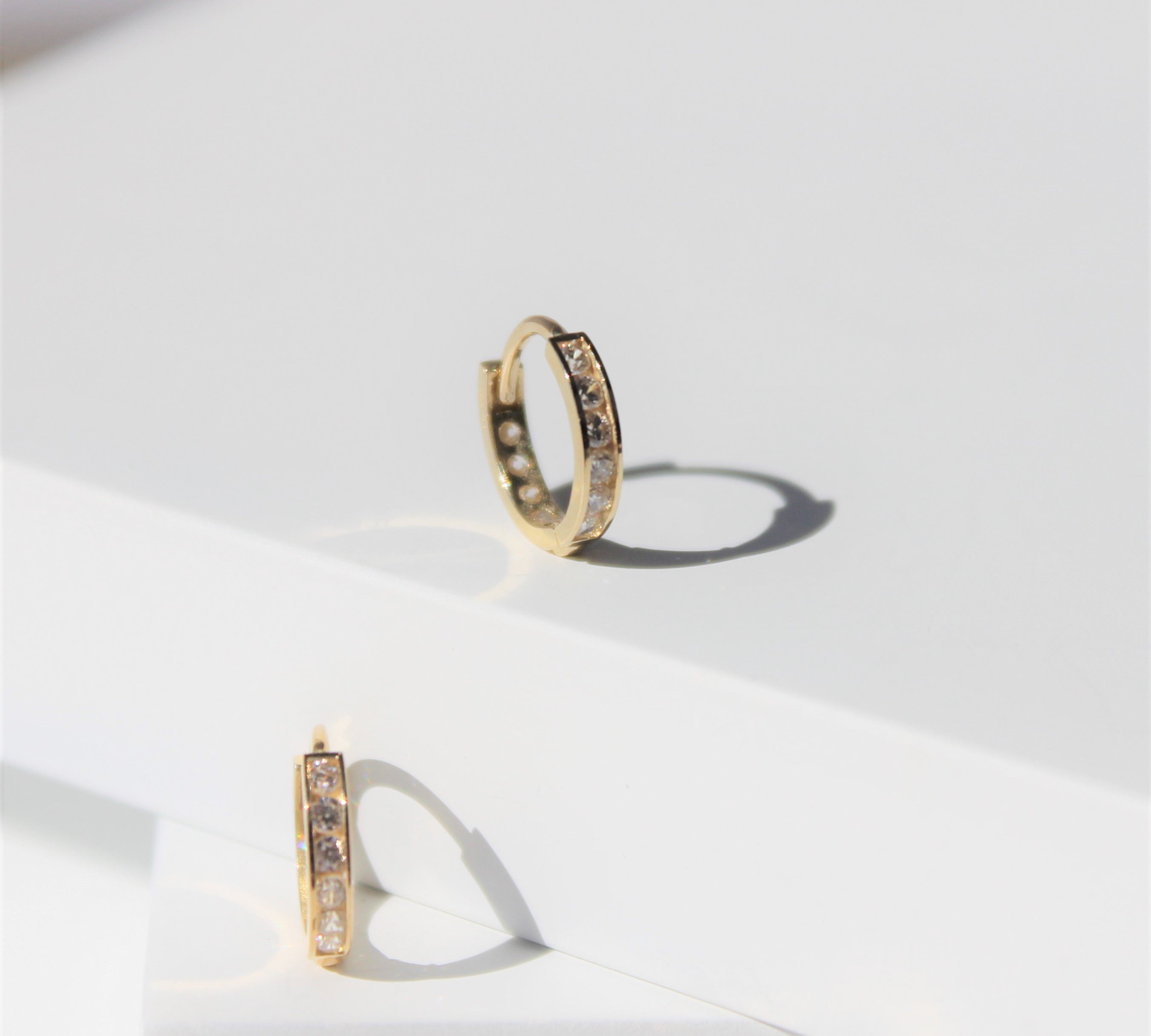Orlo 9k solid yellow gold channel set single earring - Helix & Conch