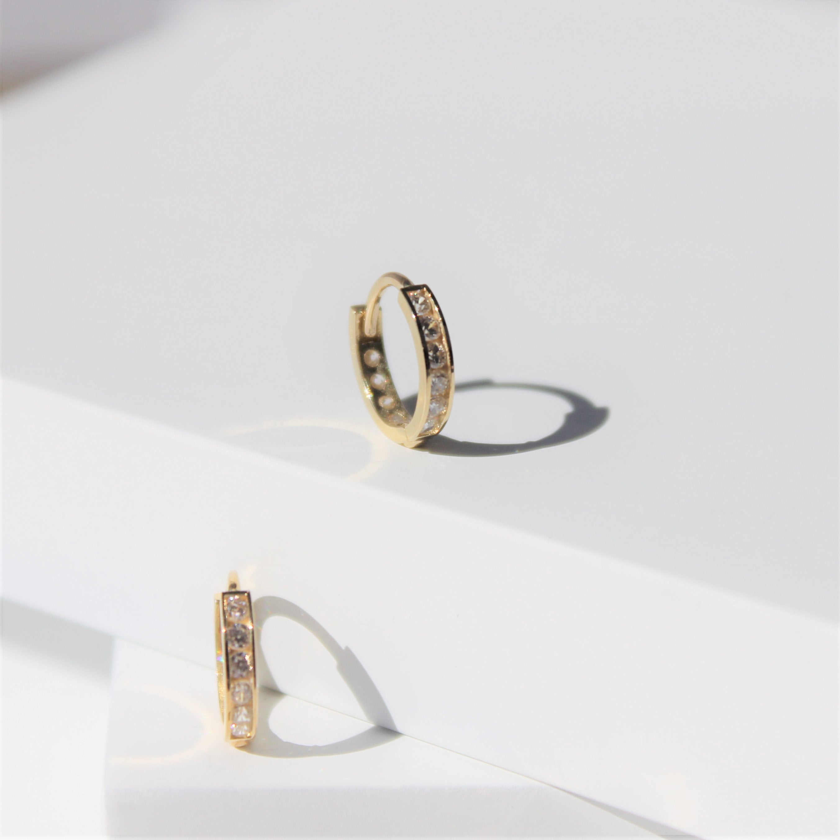 Orlo 9k solid yellow gold channel set single earring - Helix & Conch